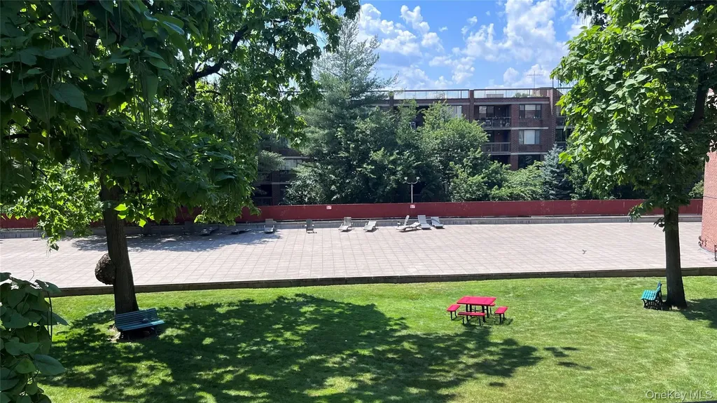290 Collins Avenue Fleetwood NY 10552