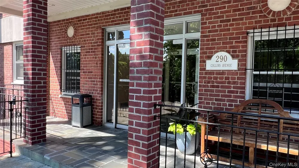 290 Collins Avenue Fleetwood NY 10552