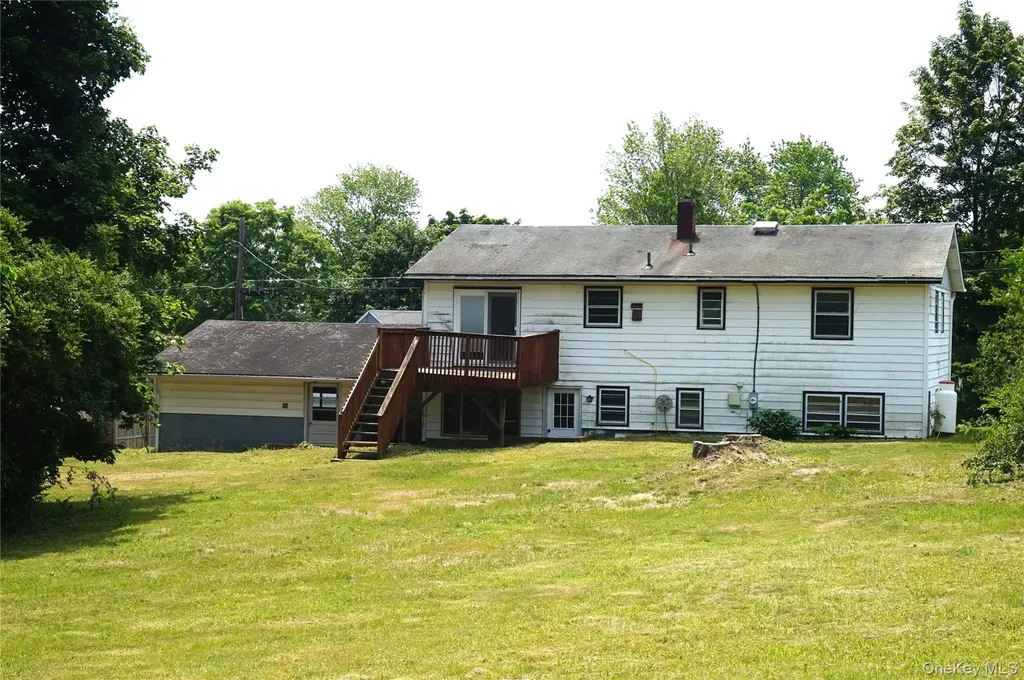 62 Warwick Road Carmel NY 10512