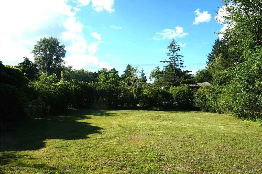 62 Warwick Road Carmel NY 10512