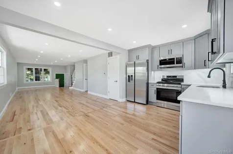 5 Notus Avenue Staten Island NY 10312