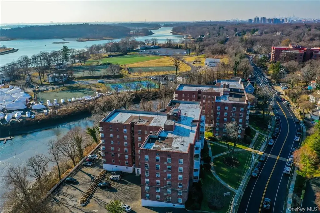 720 Pelham Road New Rochelle NY 10805