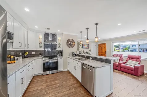 1053 Ocean Avenue Bay Shore NY 11706