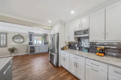 1053 Ocean Avenue Bay Shore NY 11706
