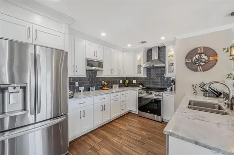 1053 Ocean Avenue Bay Shore NY 11706