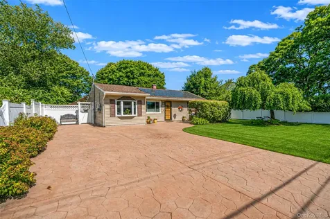 1053 Ocean Avenue Bay Shore NY 11706