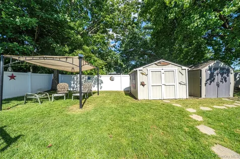1053 Ocean Avenue Bay Shore NY 11706