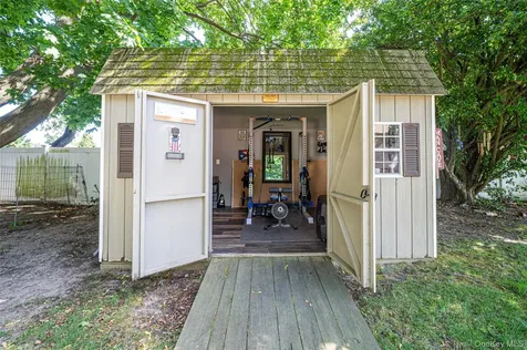 1053 Ocean Avenue Bay Shore NY 11706