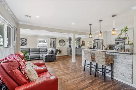 1053 Ocean Avenue Bay Shore NY 11706