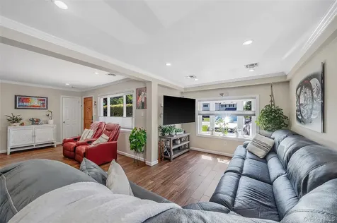 1053 Ocean Avenue Bay Shore NY 11706