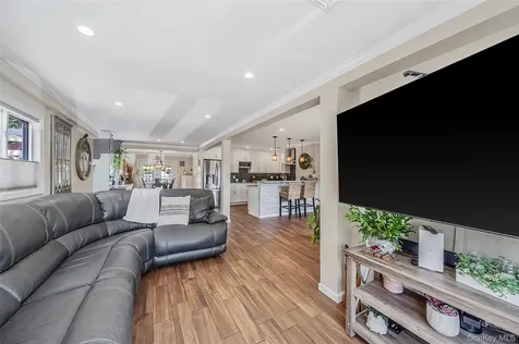 1053 Ocean Avenue Bay Shore NY 11706
