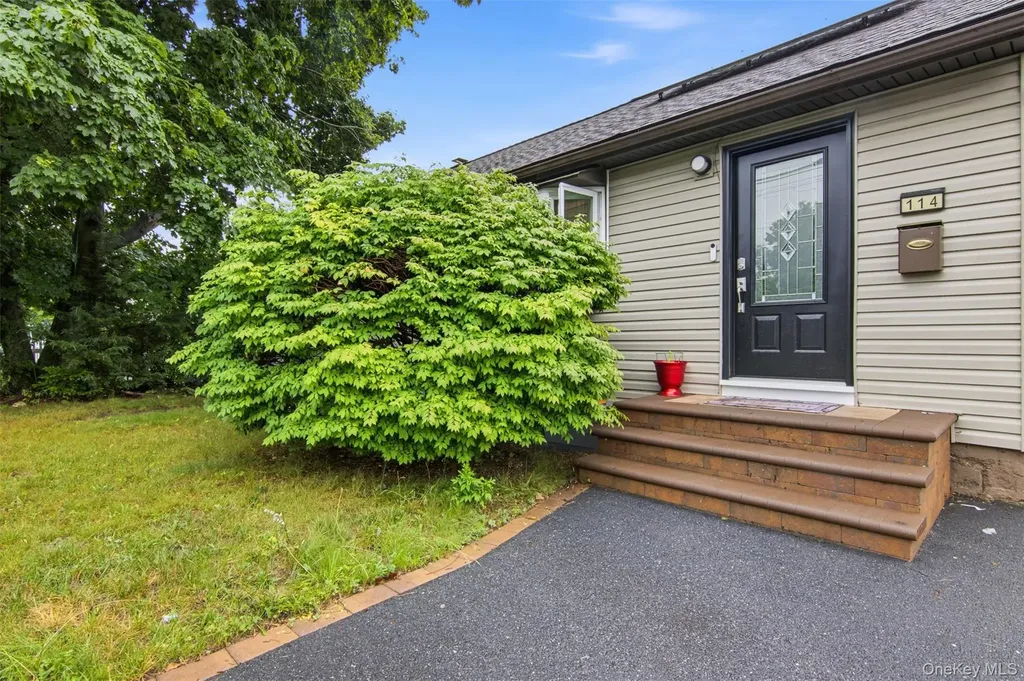 114 Davidson Street Wyandanch NY 11798