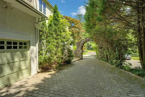 42 Knollwood Drive Larchmont NY 10538