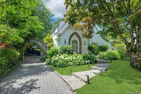 42 Knollwood Drive Larchmont NY 10538
