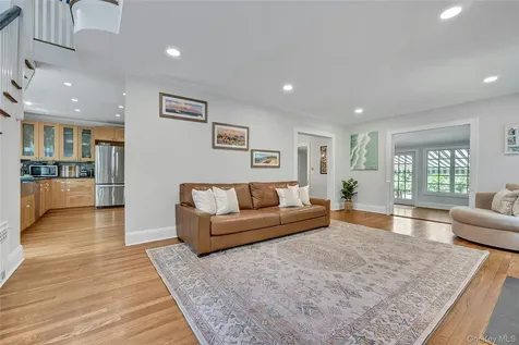 42 Knollwood Drive Larchmont NY 10538