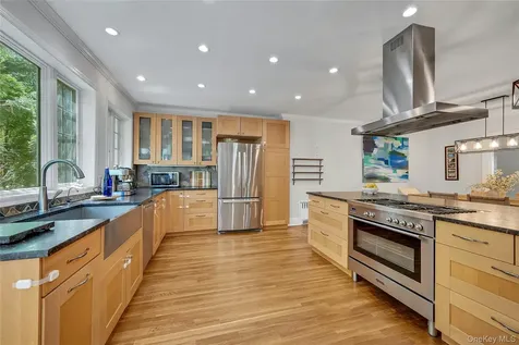 42 Knollwood Drive Larchmont NY 10538