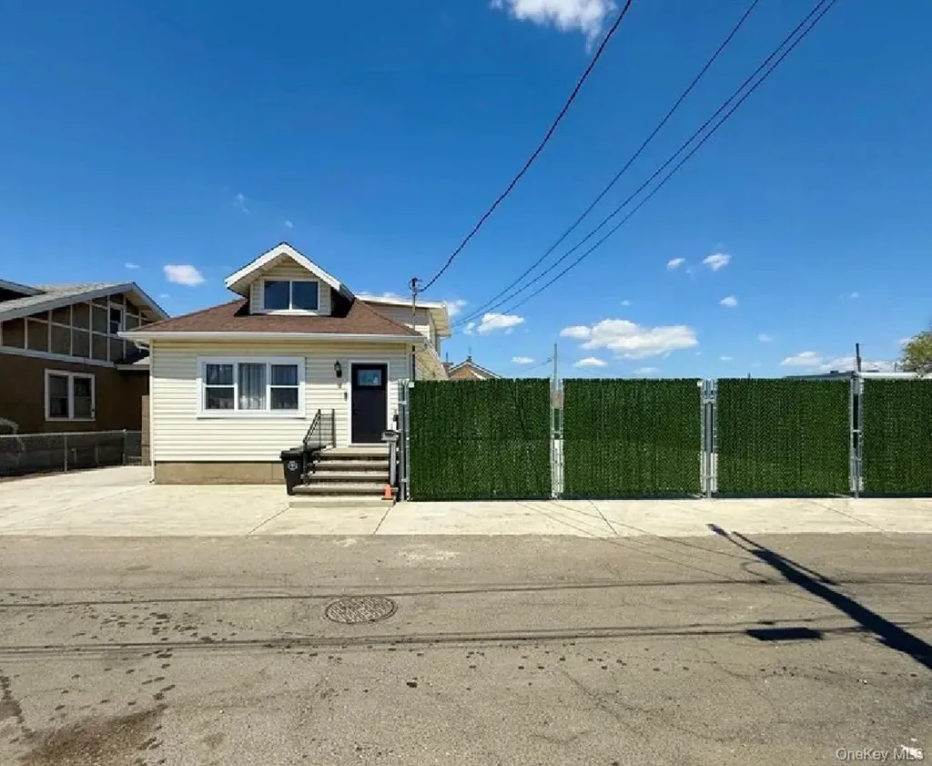10 3rd Street Rosedale NY 11422