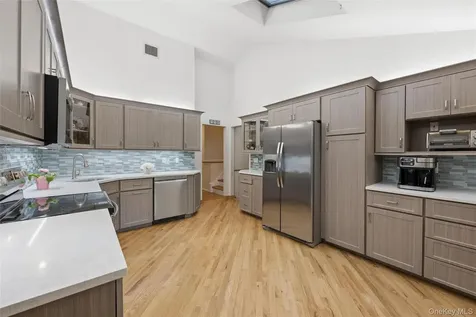 21 Woodridge Lane Sea Cliff NY 11579