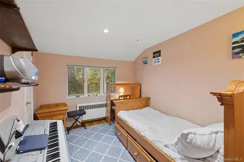 21 Woodridge Lane Sea Cliff NY 11579