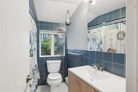 21 Woodridge Lane Sea Cliff NY 11579