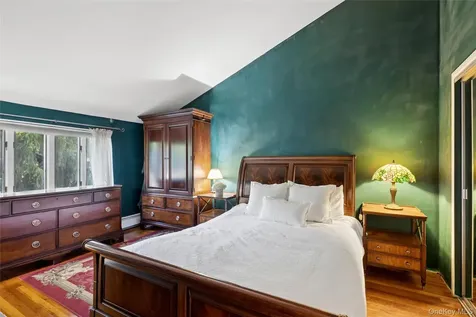 21 Woodridge Lane Sea Cliff NY 11579
