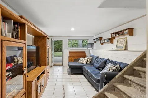 21 Woodridge Lane Sea Cliff NY 11579