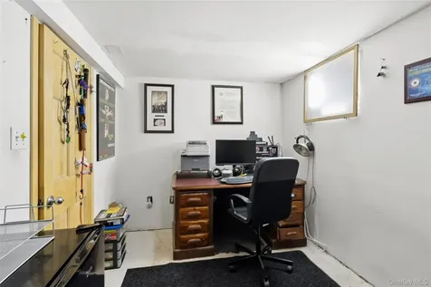 21 Woodridge Lane Sea Cliff NY 11579