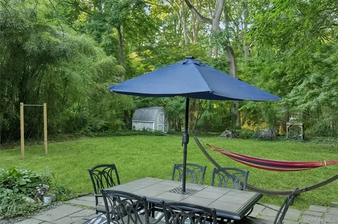 21 Woodridge Lane Sea Cliff NY 11579