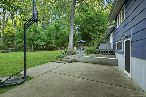 21 Woodridge Lane Sea Cliff NY 11579