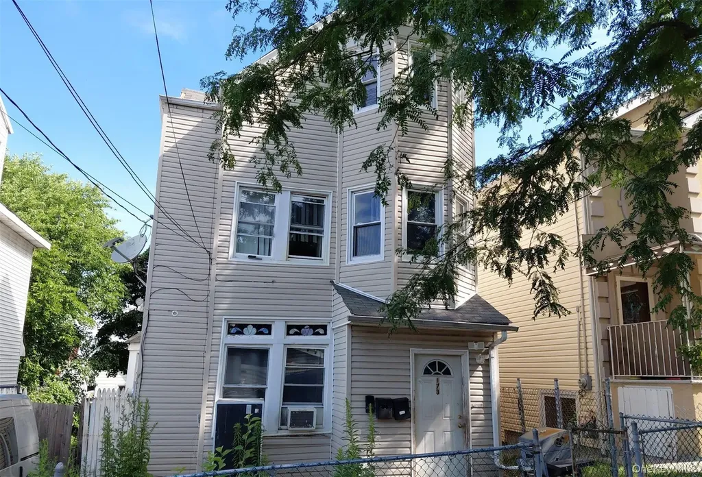 173 Benziger Avenue Staten Island NY 10301