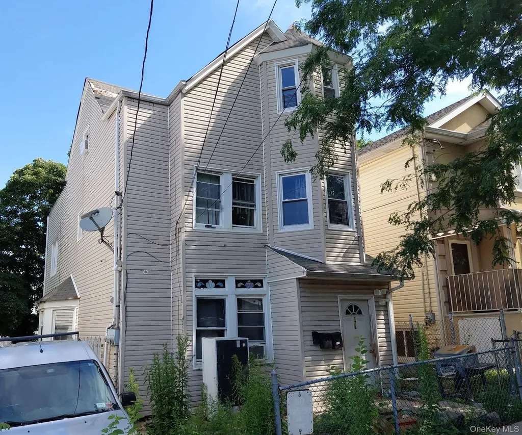 173 Benziger Avenue Staten Island NY 10301