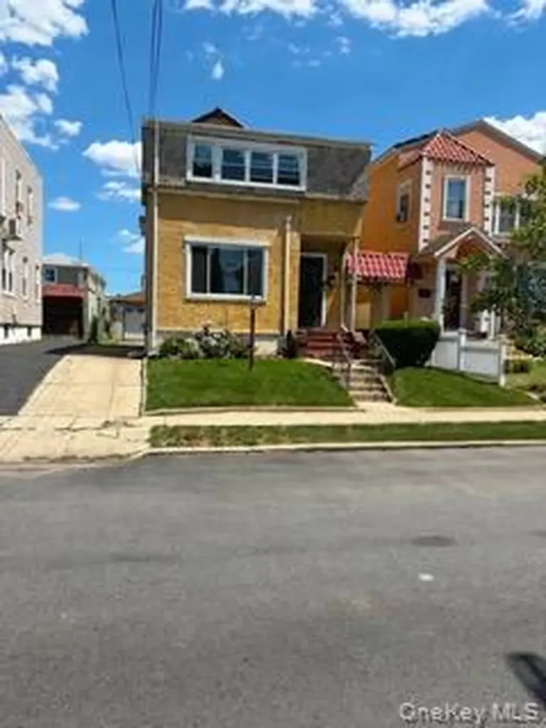 13743 233rd Street Rosedale NY 11422