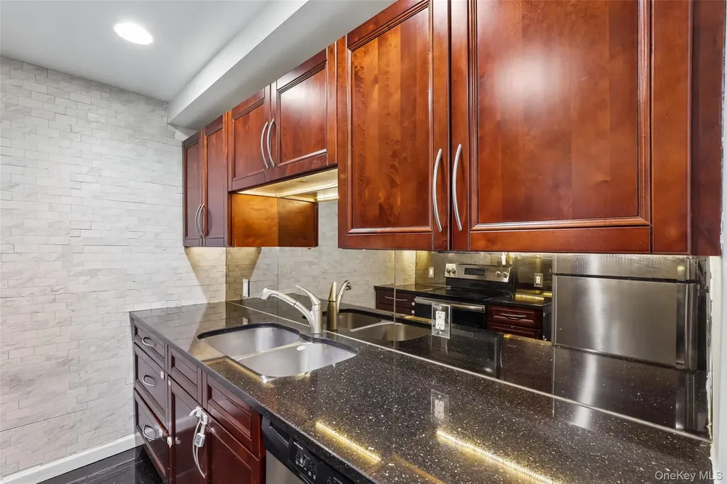 530 Hudson Avenue Cedarhurst NY 11516