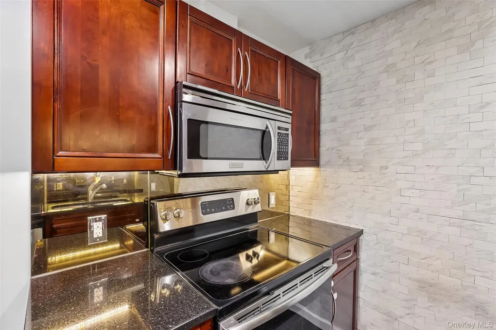530 Hudson Avenue Cedarhurst NY 11516