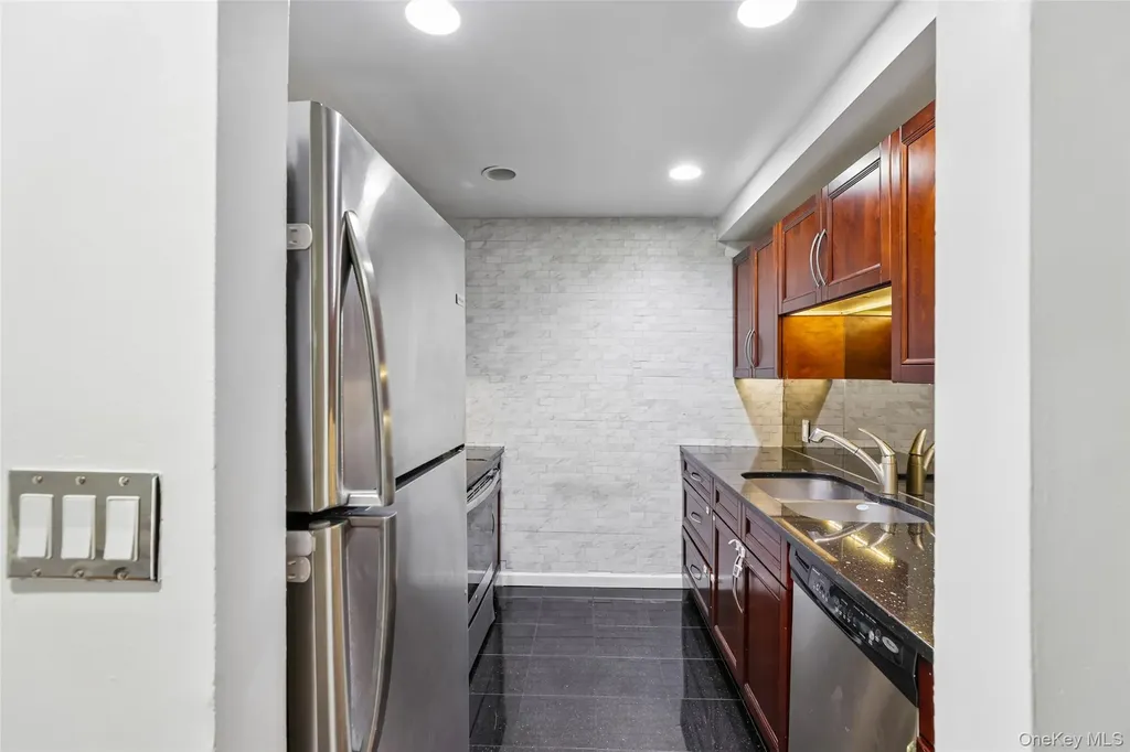 530 Hudson Avenue Cedarhurst NY 11516