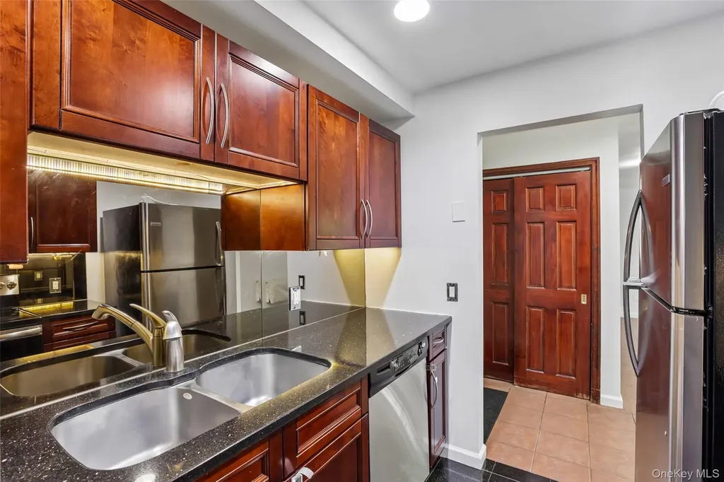 530 Hudson Avenue Cedarhurst NY 11516