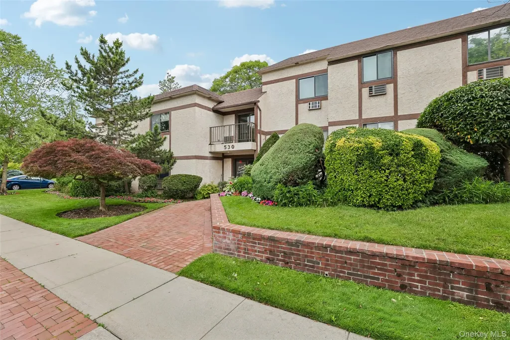 530 Hudson Avenue Cedarhurst NY 11516