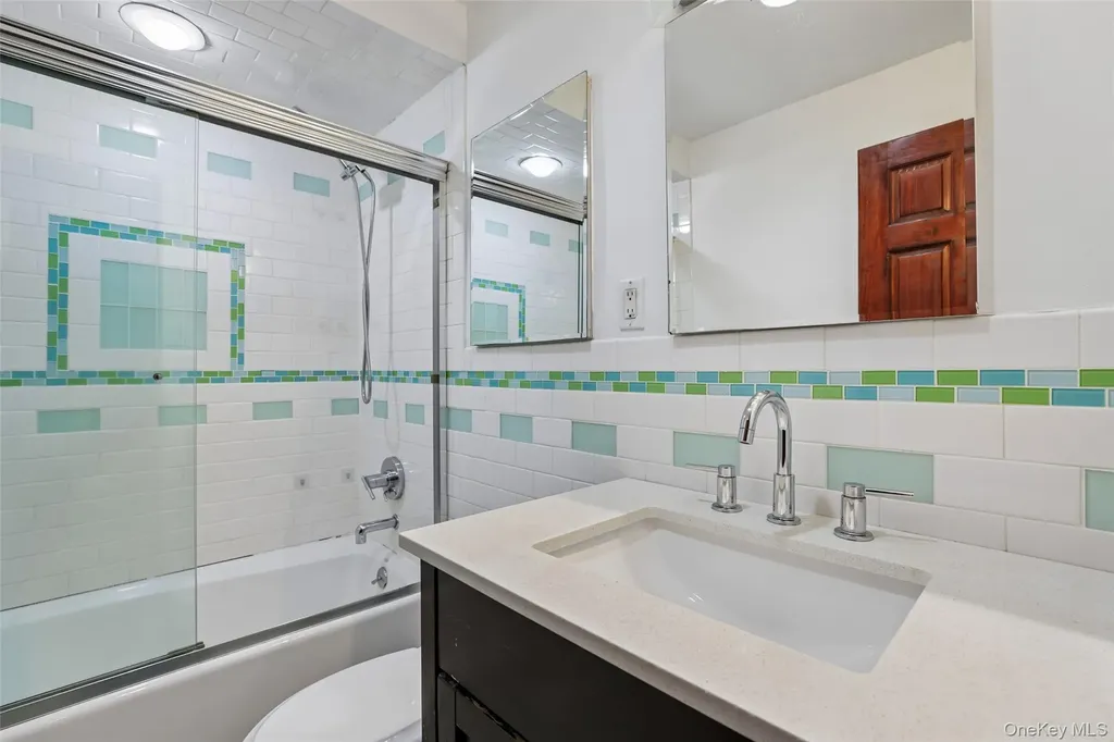 530 Hudson Avenue Cedarhurst NY 11516