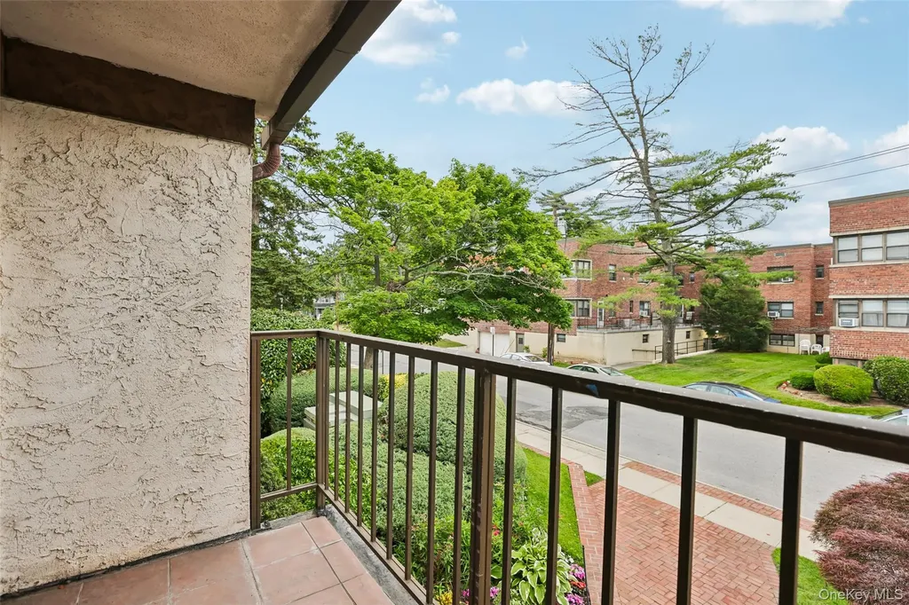 530 Hudson Avenue Cedarhurst NY 11516