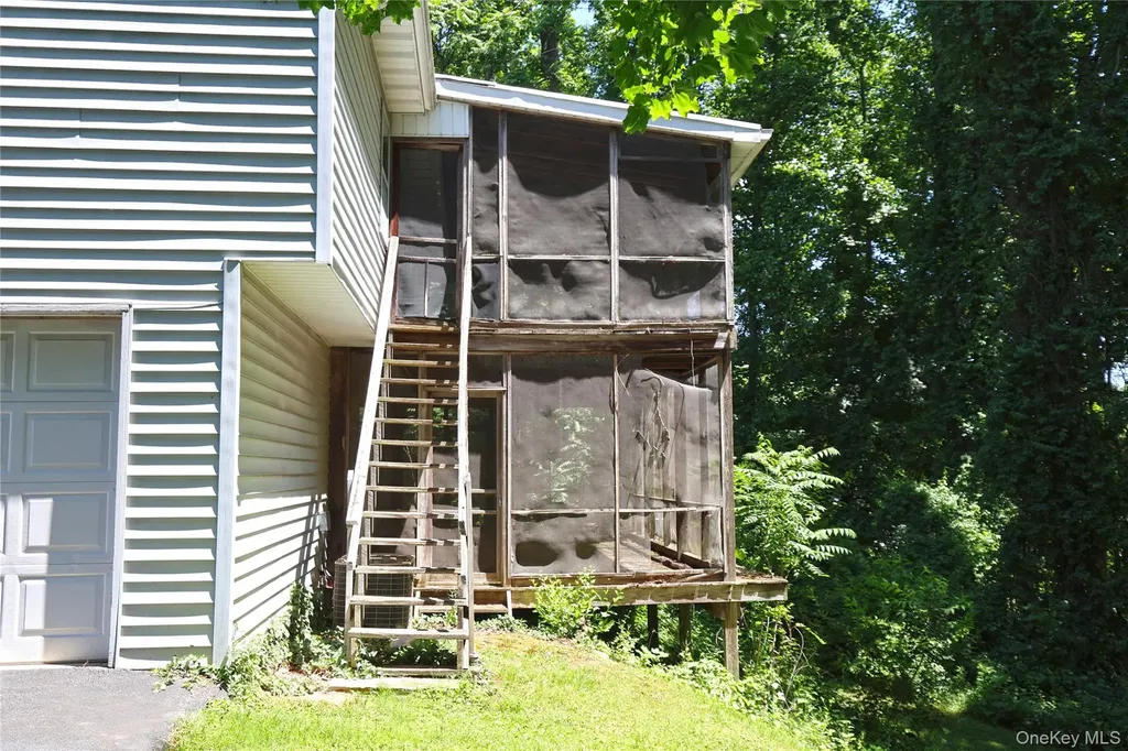 2 Verven Road Poughkeepsie NY 12603