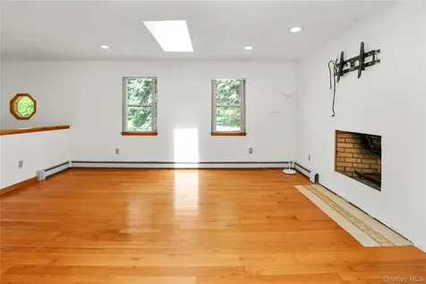 2 Verven Road Poughkeepsie NY 12603