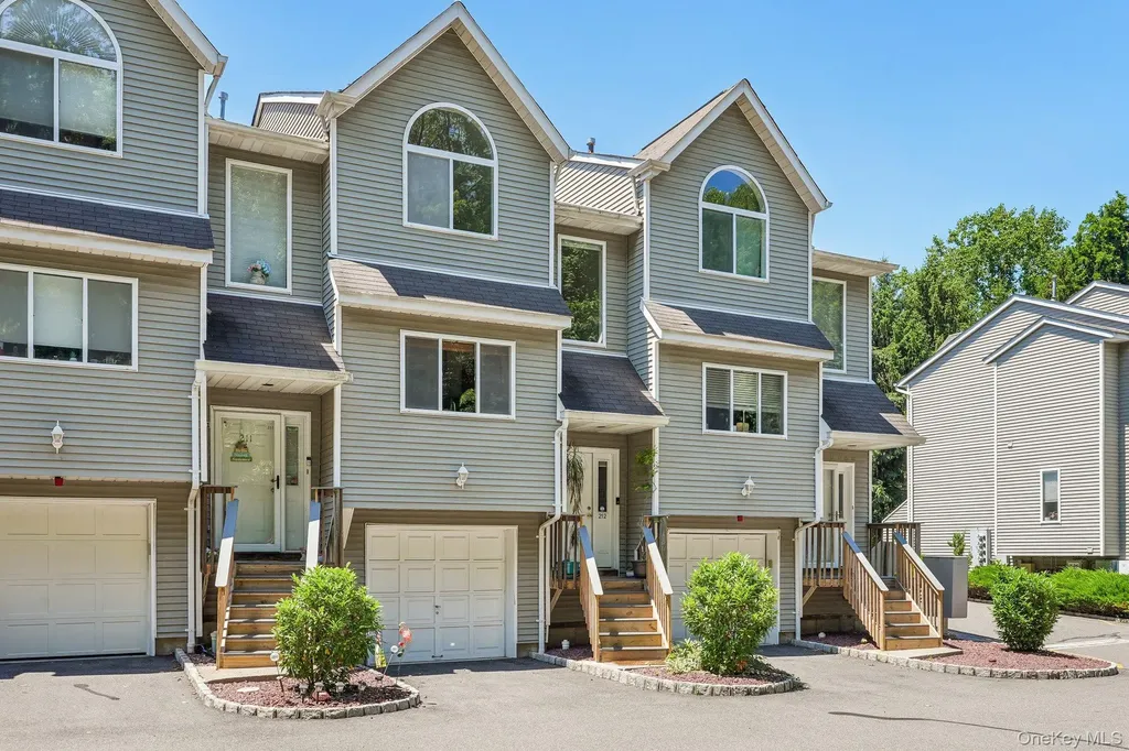 212 Arlington Court Bardonia NY 10954