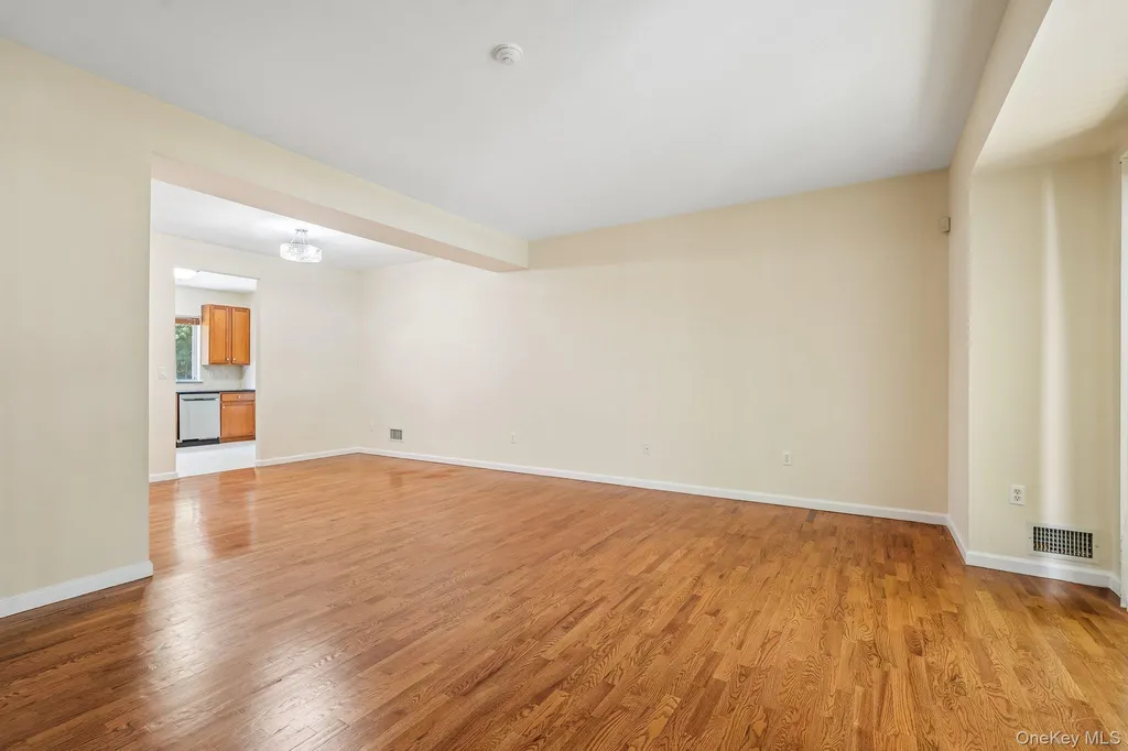 212 Arlington Court Bardonia NY 10954