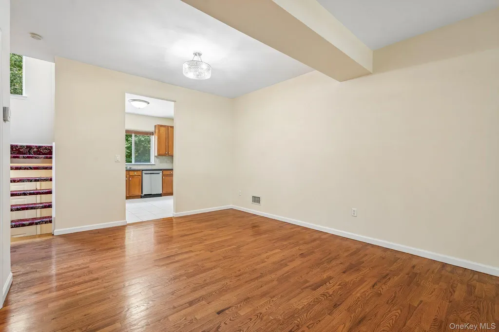 212 Arlington Court Bardonia NY 10954