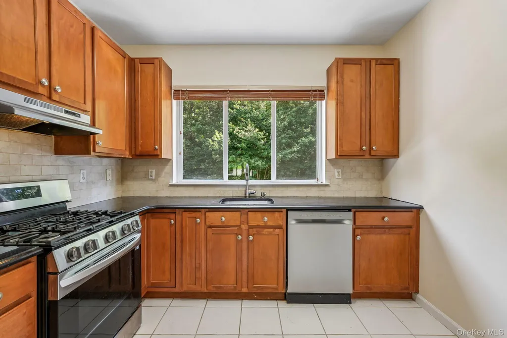 212 Arlington Court Bardonia NY 10954