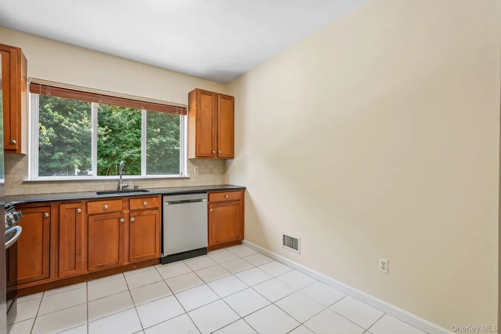 212 Arlington Court Bardonia NY 10954