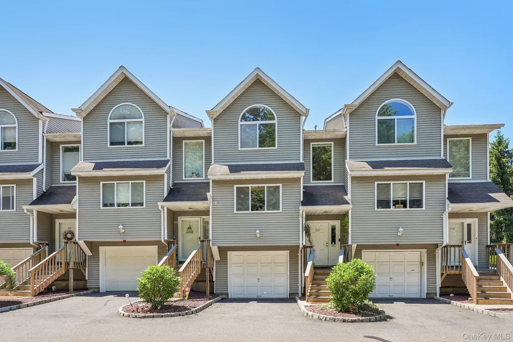 212 Arlington Court Bardonia NY 10954