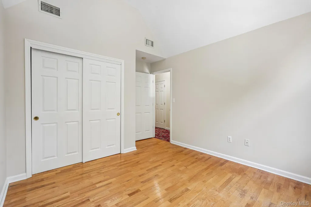 212 Arlington Court Bardonia NY 10954