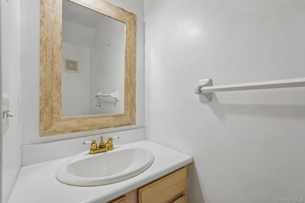 212 Arlington Court Bardonia NY 10954