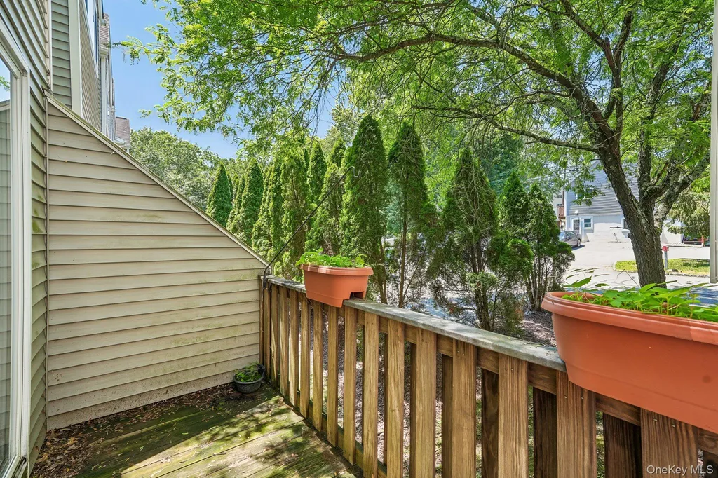212 Arlington Court Bardonia NY 10954
